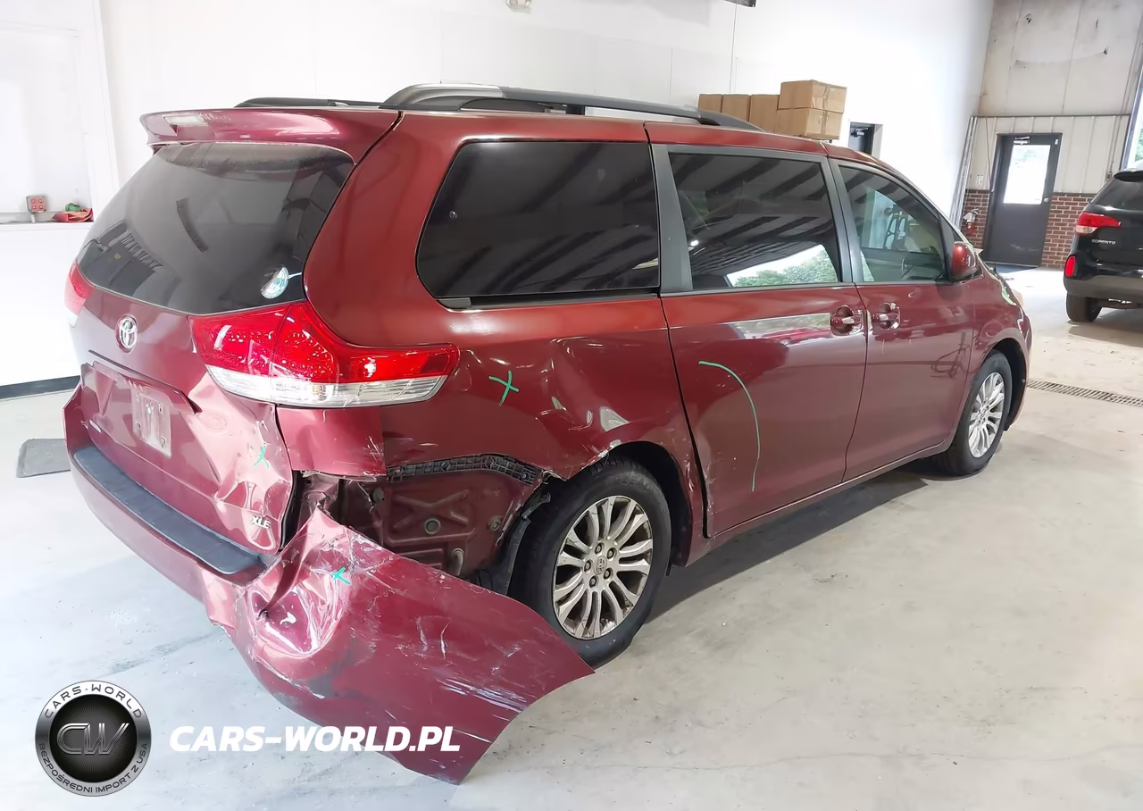 2014 Toyota Sienna Xle V6 8 Passenger VIN:5TDYK3DC0ES433938 - 4