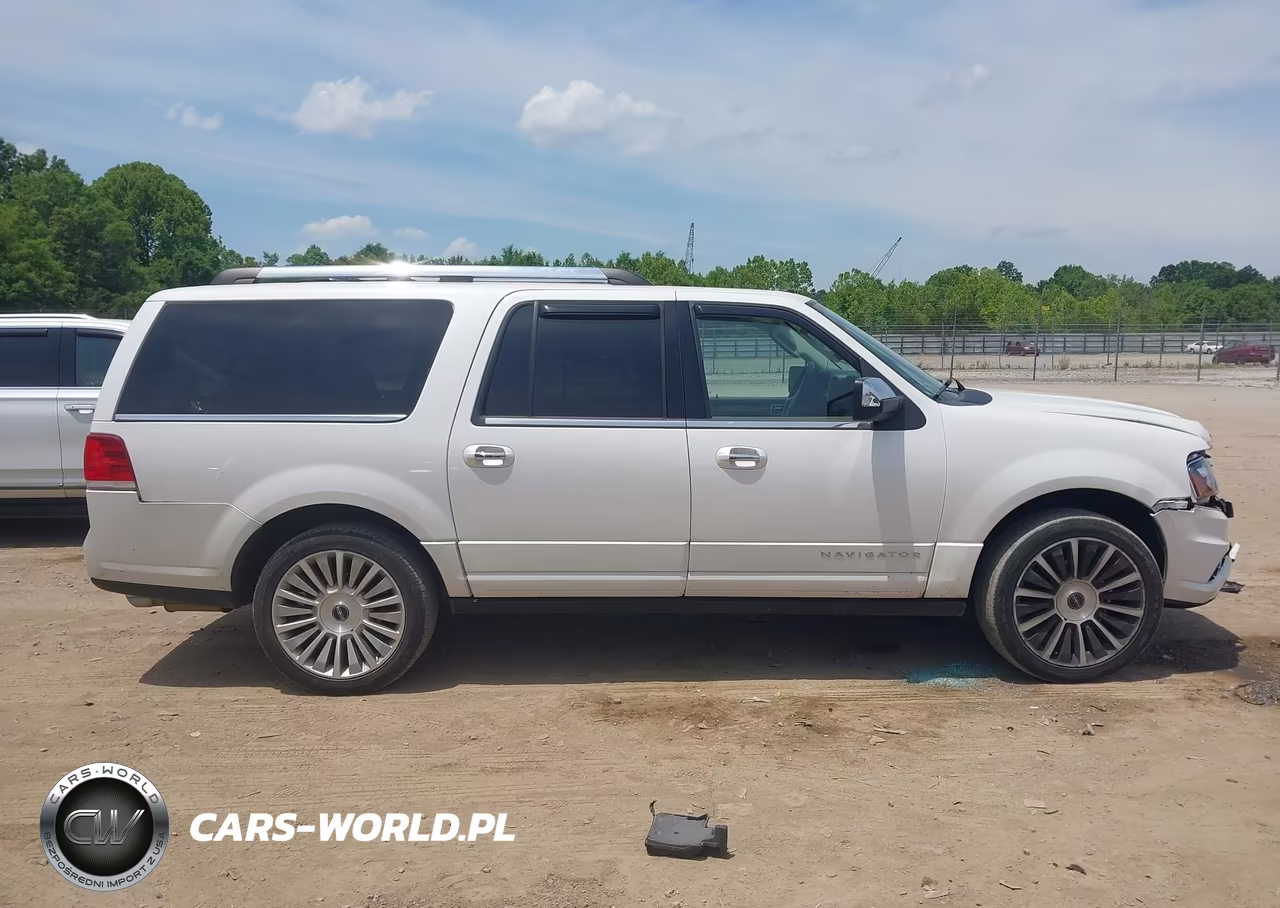 2015 Lincoln Navigator L VIN:5LMJJ3JT7FEJ13539 - 13
