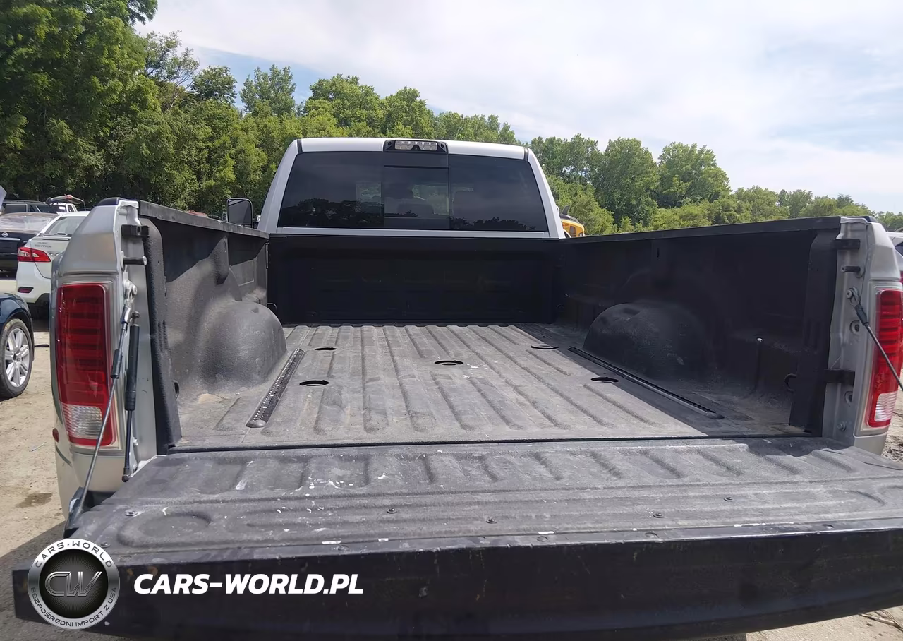 2018 Ram 3500 Laramie 4X4 8' Box VIN:3C63RRJL9JG423115 - 13