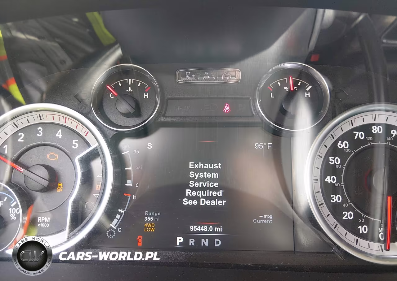 2018 Ram 3500 Laramie 4X4 8' Box VIN:3C63RRJL9JG423115 - 5
