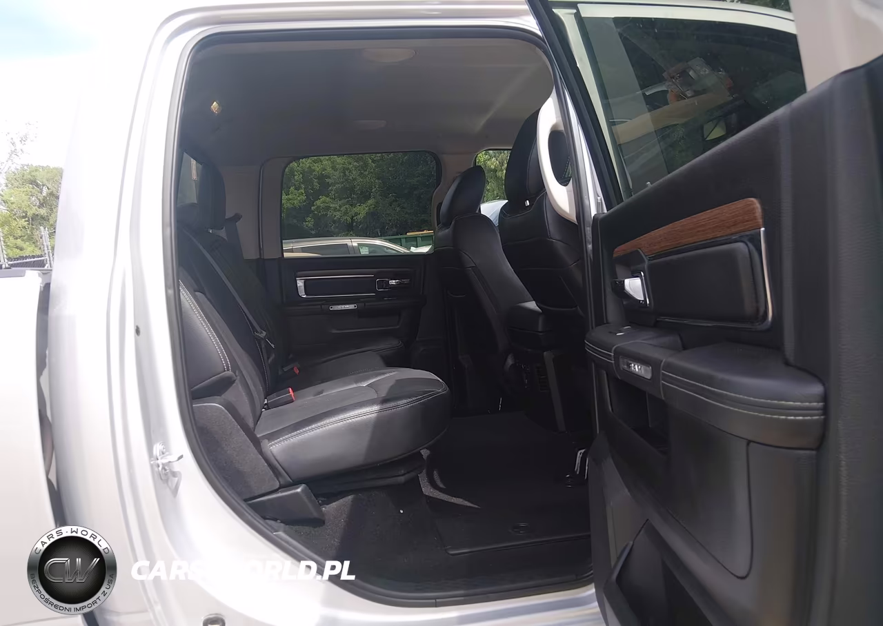 2018 Ram 3500 Laramie 4X4 8' Box VIN:3C63RRJL9JG423115 - 6