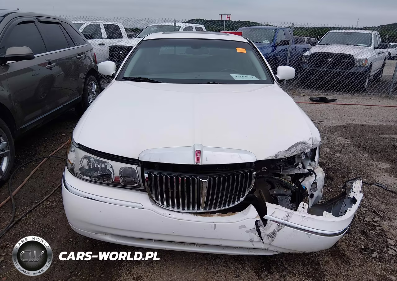 2002 Lincoln Town Car Signature VIN:1LNHM82W62Y657392 - 12