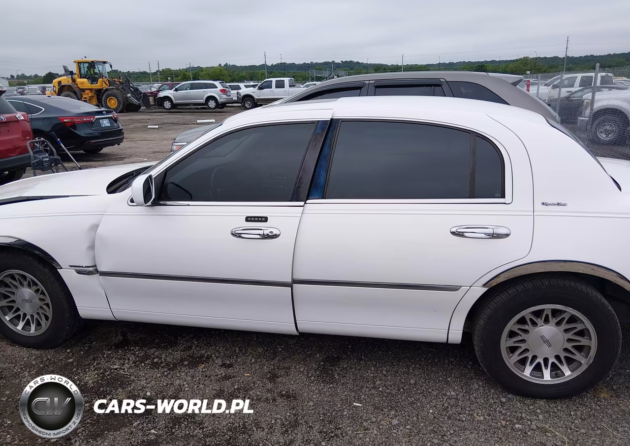 2002 Lincoln Town Car Signature VIN:1LNHM82W62Y657392 - 14