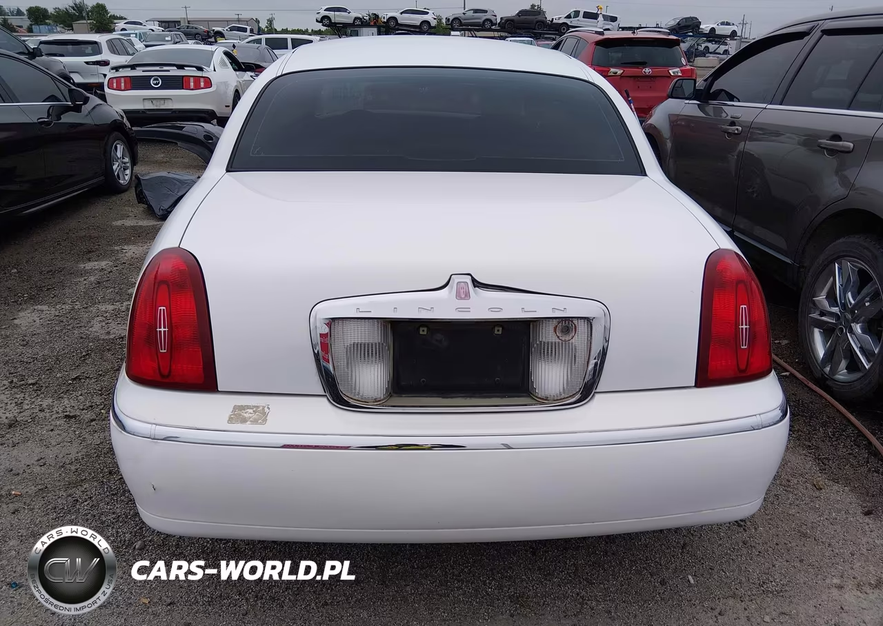2002 Lincoln Town Car Signature VIN:1LNHM82W62Y657392 - 16
