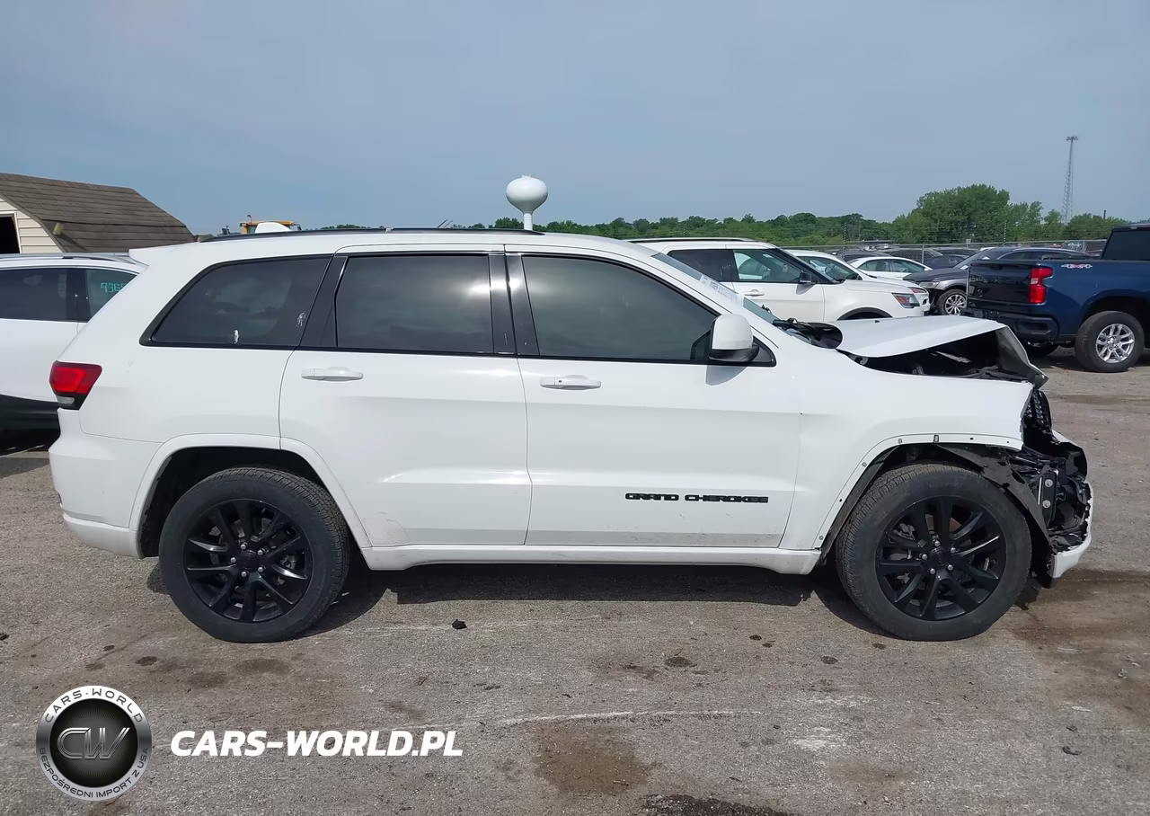 2020 Jeep Grand Cherokee Altitude 4X4 VIN:1C4RJFAG3LC380571 - 13