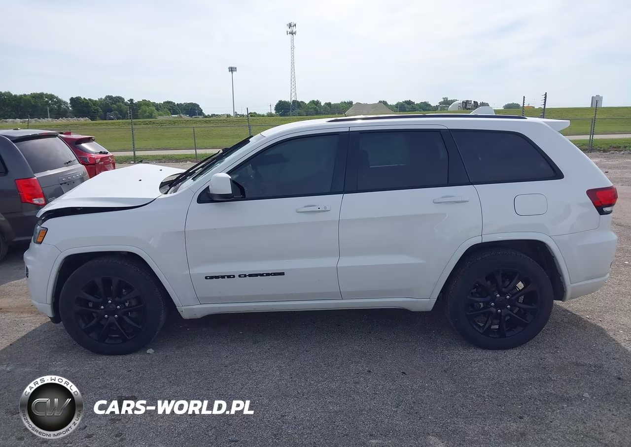 2020 Jeep Grand Cherokee Altitude 4X4 VIN:1C4RJFAG3LC380571 - 14