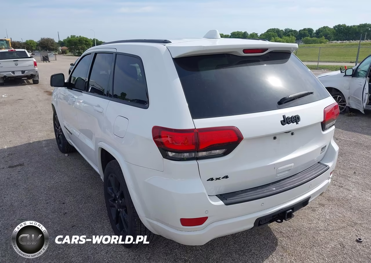 2020 Jeep Grand Cherokee Altitude 4X4 VIN:1C4RJFAG3LC380571 - 3