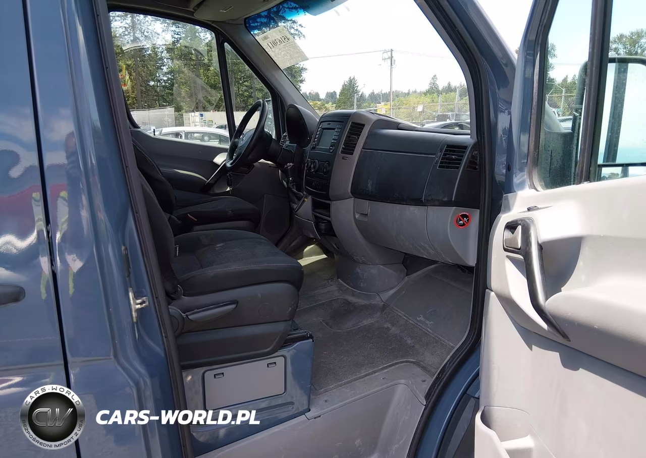 2018 Mercedes-Benz Sprinter 2500 Standard Roof V6 VIN:WD3PE7CD4JP637810 - 17