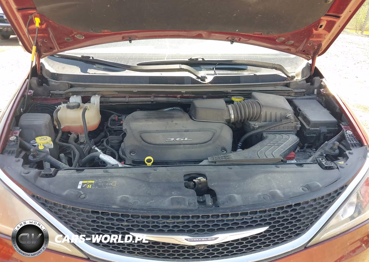 2018 Chrysler Pacifica Limited VIN:2C4RC1GG0JR112845 - 10