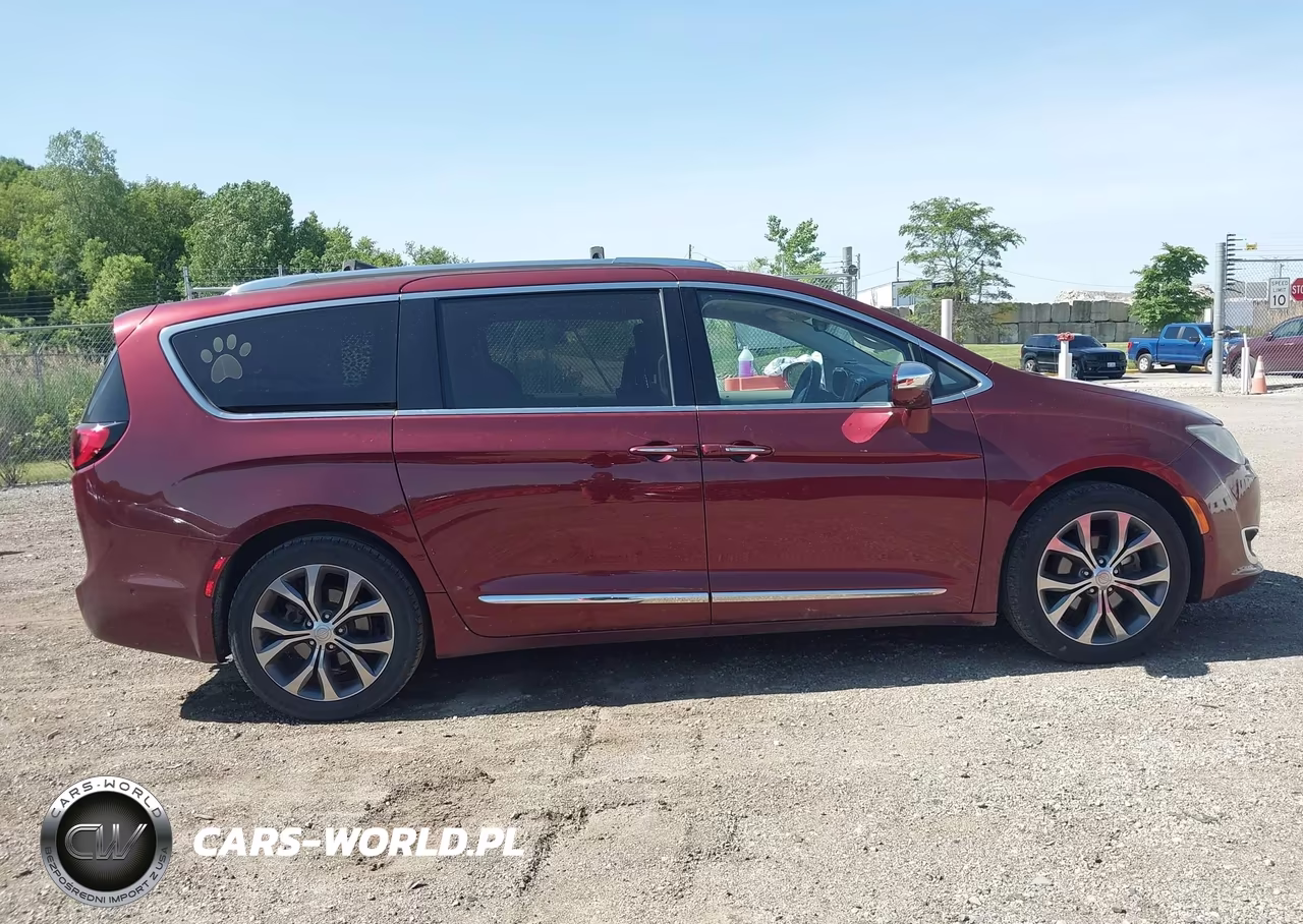 2018 Chrysler Pacifica Limited VIN:2C4RC1GG0JR112845 - 13