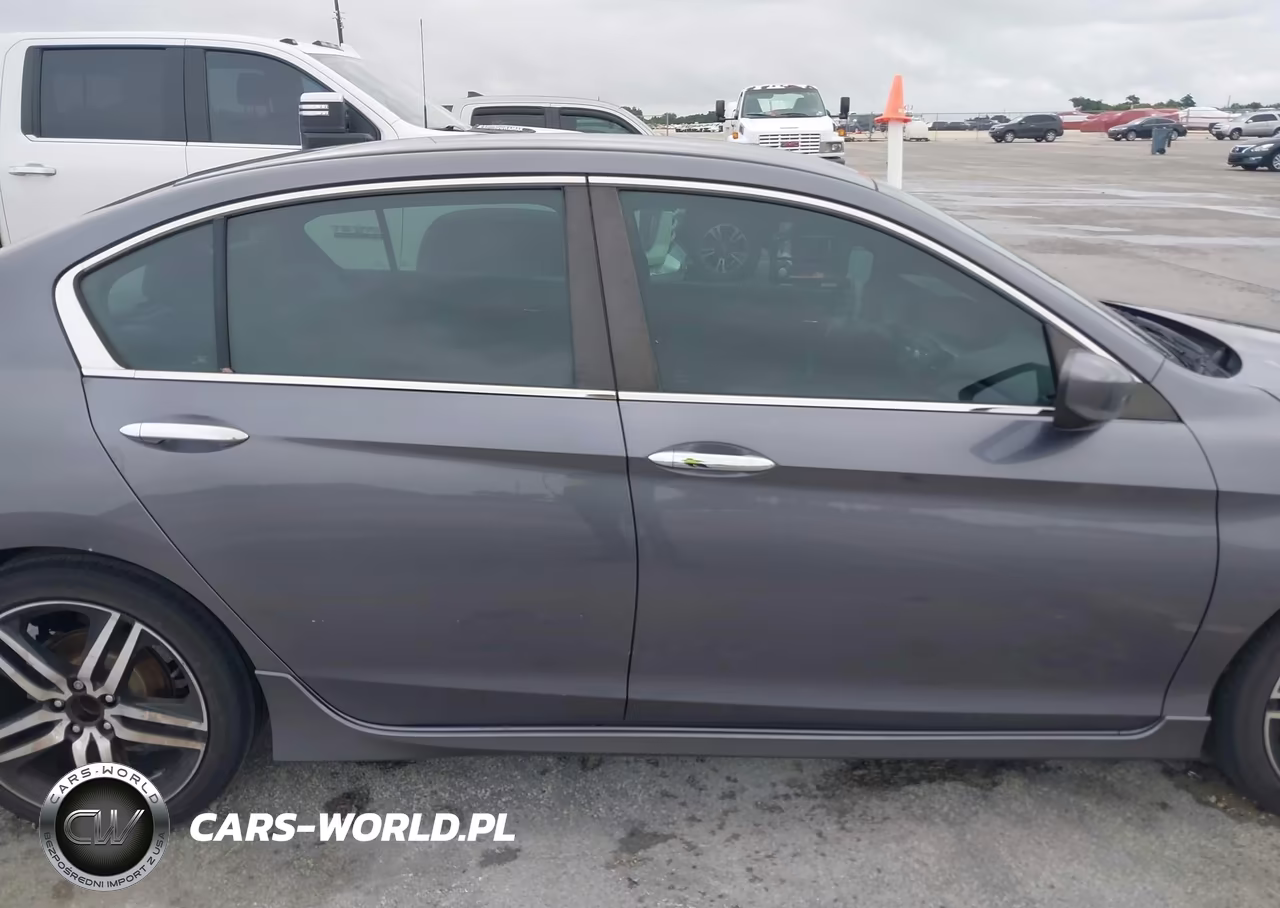 2017 Honda Accord Sport VIN:1HGCR2F5XHA233361 - 13