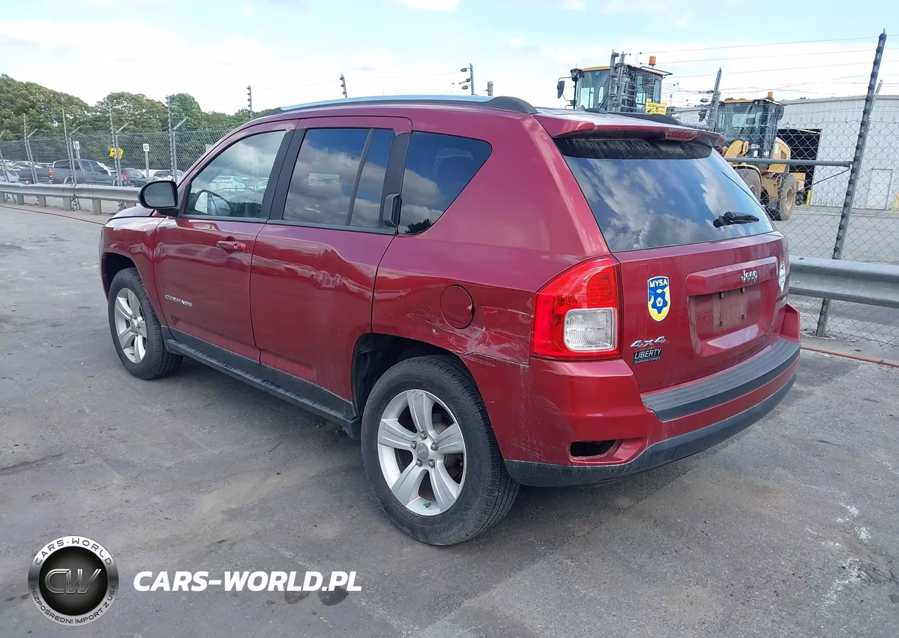 2012 Jeep Compass Latitude VIN:1C4NJDEB2CD525269 - 3