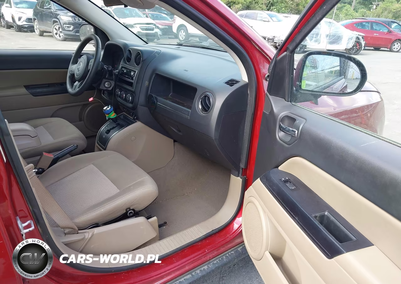 2012 Jeep Compass Latitude VIN:1C4NJDEB2CD525269 - 5