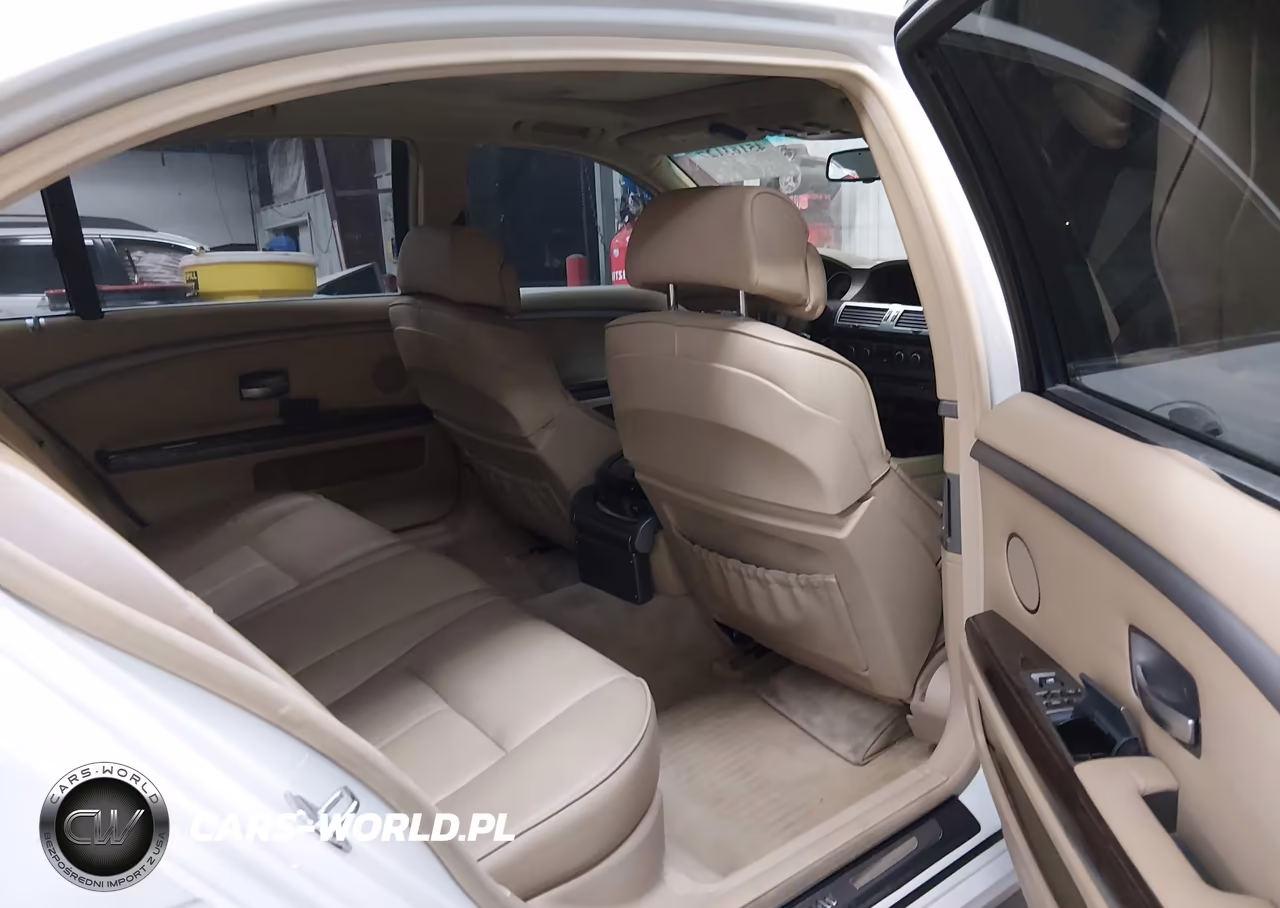 2007 BMW 750Li VIN:WBAHN835X7DT70771 - 8