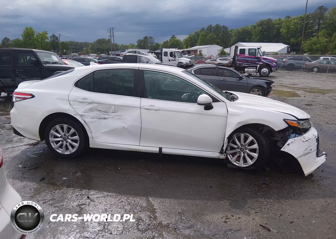 2019 Toyota Camry Le VIN:4T1B11HK1KU820645 - 13