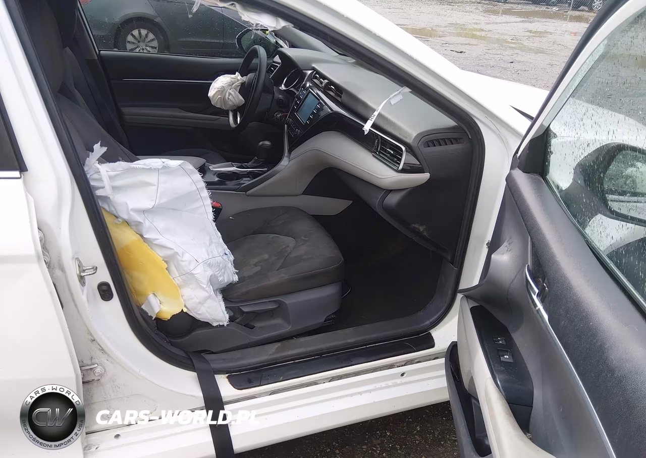 2019 Toyota Camry Le VIN:4T1B11HK1KU820645 - 5