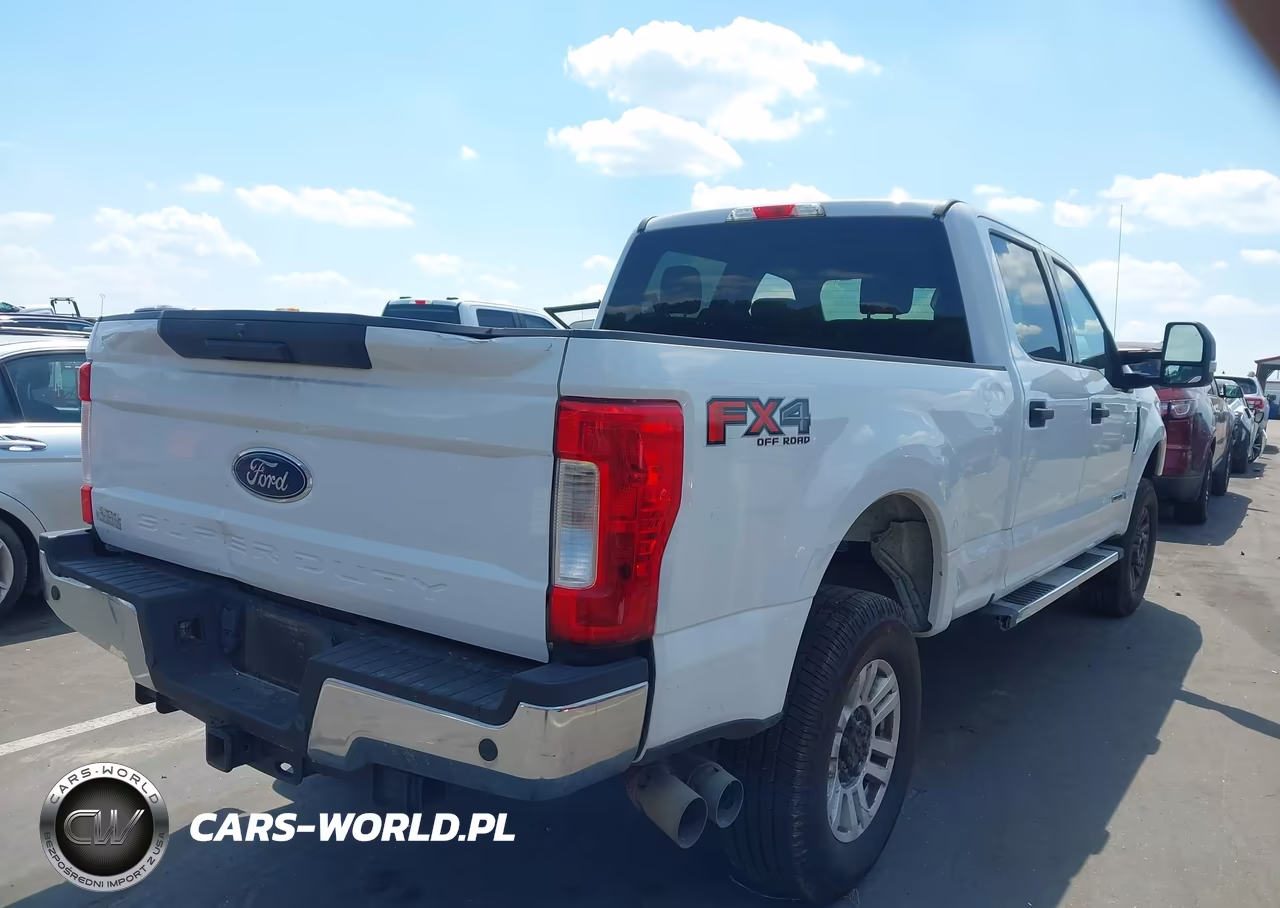 2018 Ford F-250 Xlt VIN:1FT7W2BT6JEC13281 - 4