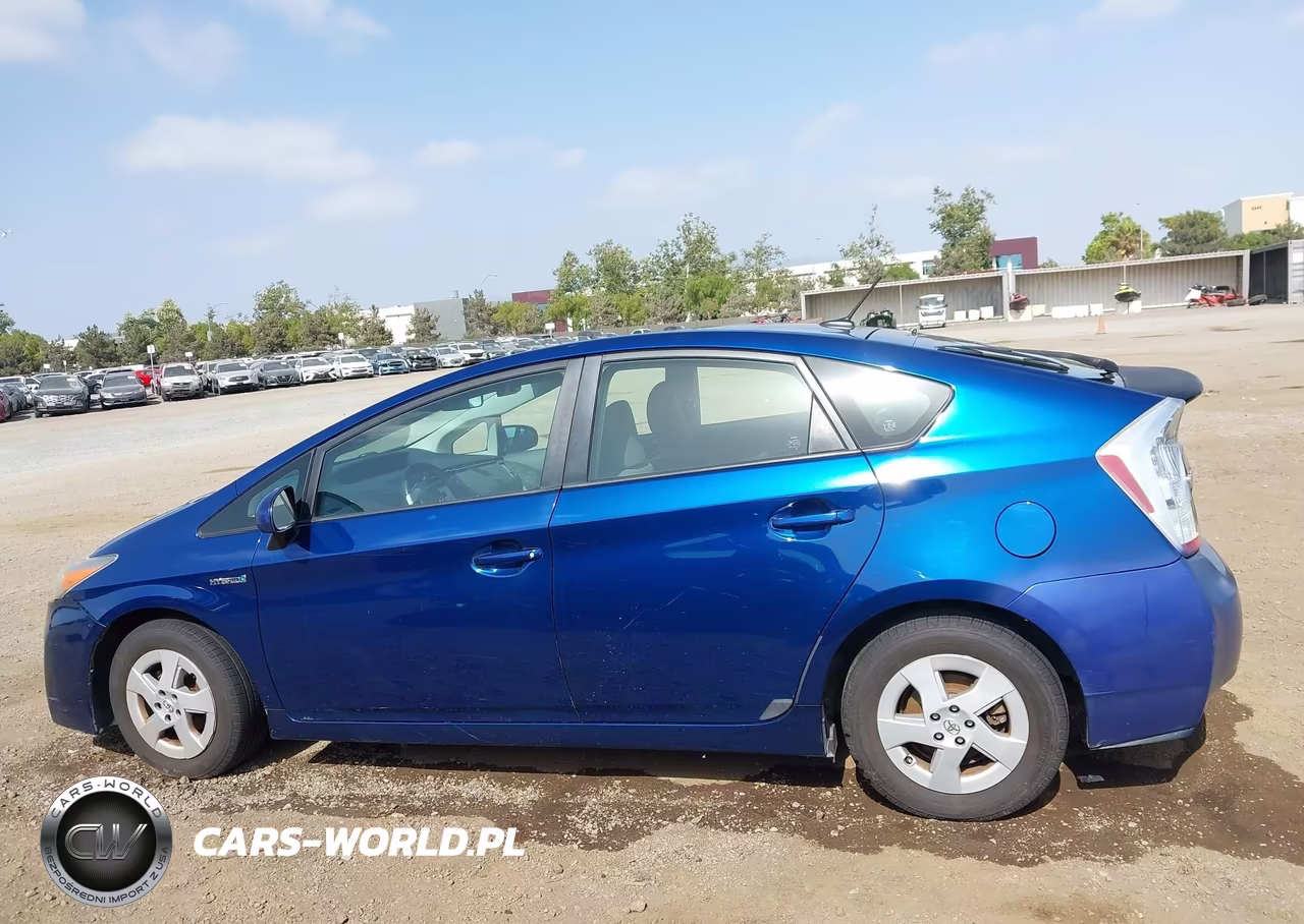 2011 Toyota Prius Two VIN:JTDKN3DU2B0250500 - 14