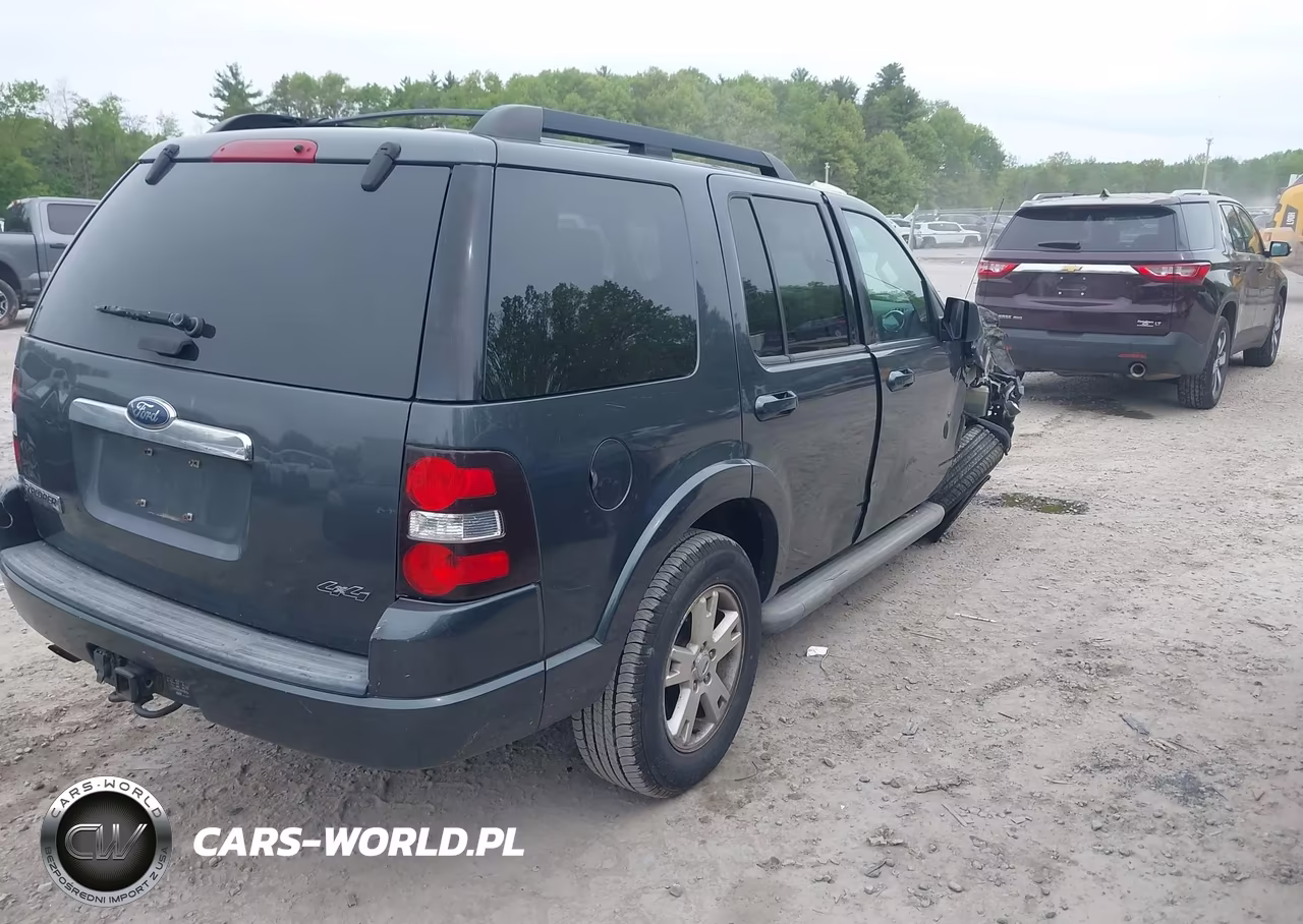 2010 Ford Explorer Xlt VIN:1FMEU7DE4AUA38040 - 4