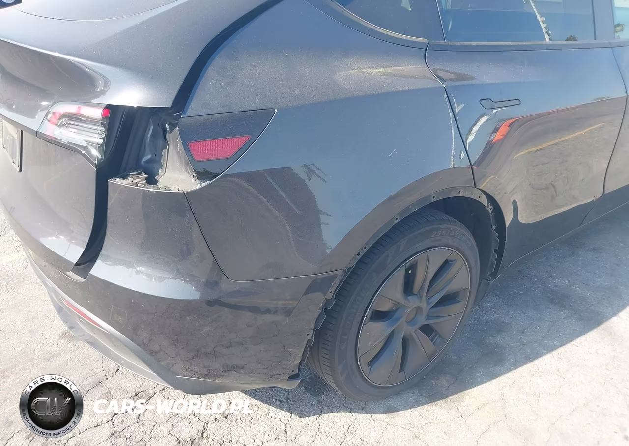 2024 Tesla Model Y Long Range Single Motor Rear-Wheel Drive-Rwd VIN:7SAYGDED0RF114468 - 21