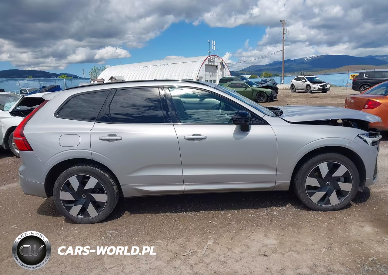 2025 Volvo Xc60 Plug-In Hybrid Plus, T8 Awd Electric-Gasoline, Dark VIN:YV4H60RC2S1029198 - 14