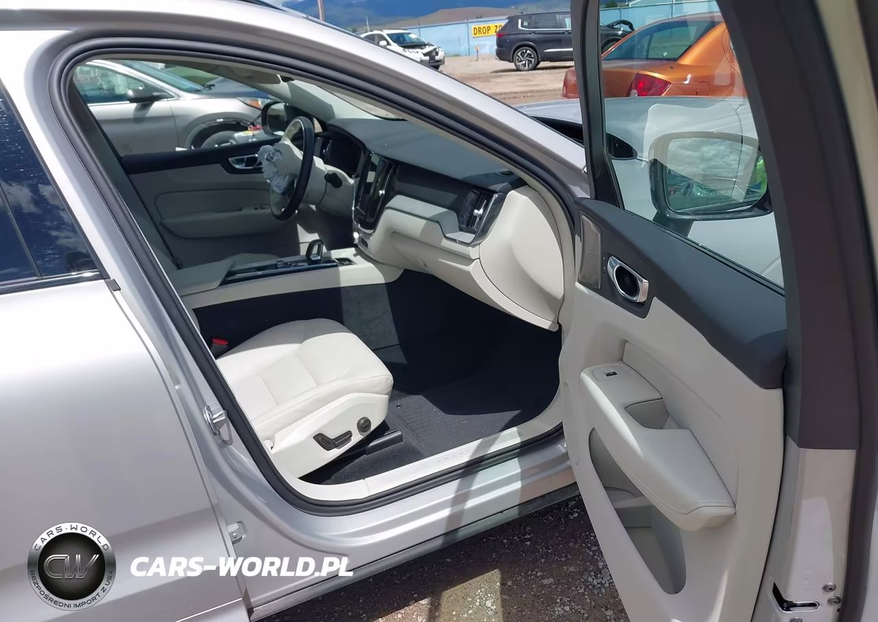 2025 Volvo Xc60 Plug-In Hybrid Plus, T8 Awd Electric-Gasoline, Dark VIN:YV4H60RC2S1029198 - 5
