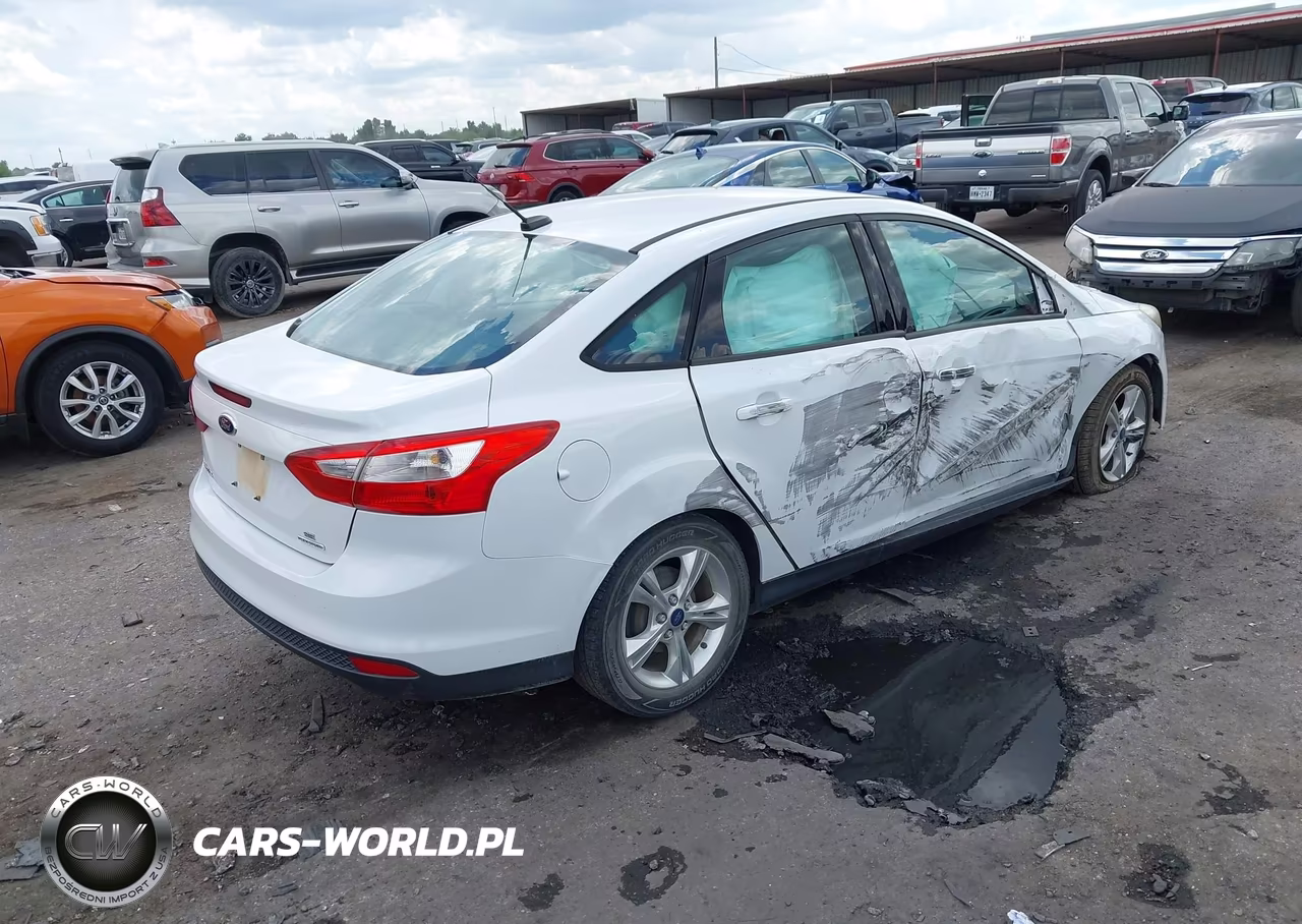 2014 Ford Focus Se VIN:1FADP3F23EL389980 - 4