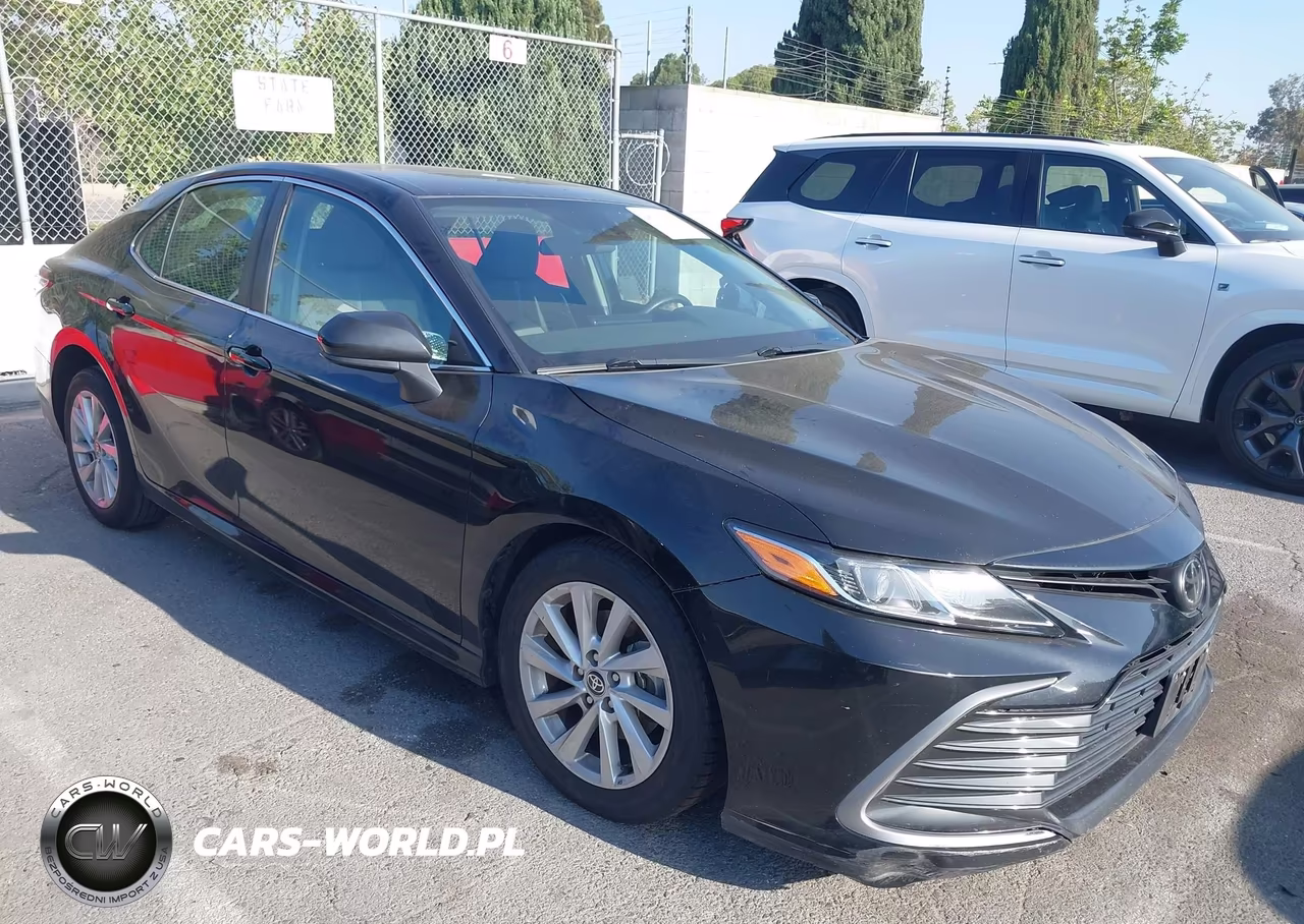 2023 Toyota Camry Le – zdjęcie 1 z 18