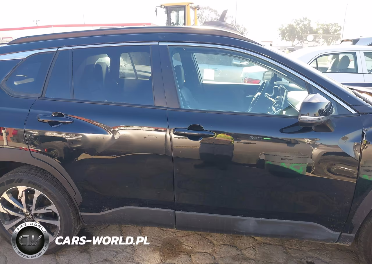 2025 Toyota Corolla Cross Xle VIN:7MUDAABG2SV145996 - 14