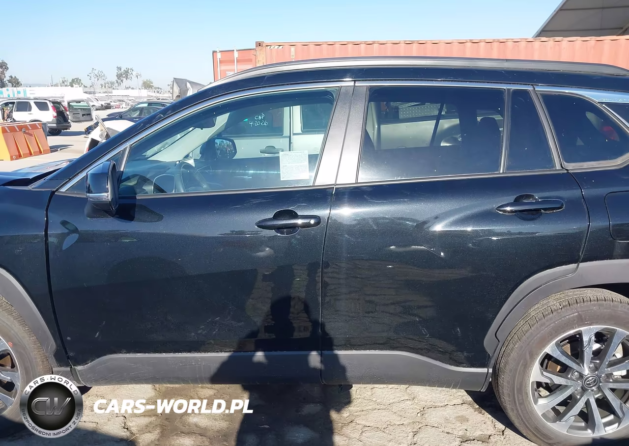 2025 Toyota Corolla Cross Xle VIN:7MUDAABG2SV145996 - 15