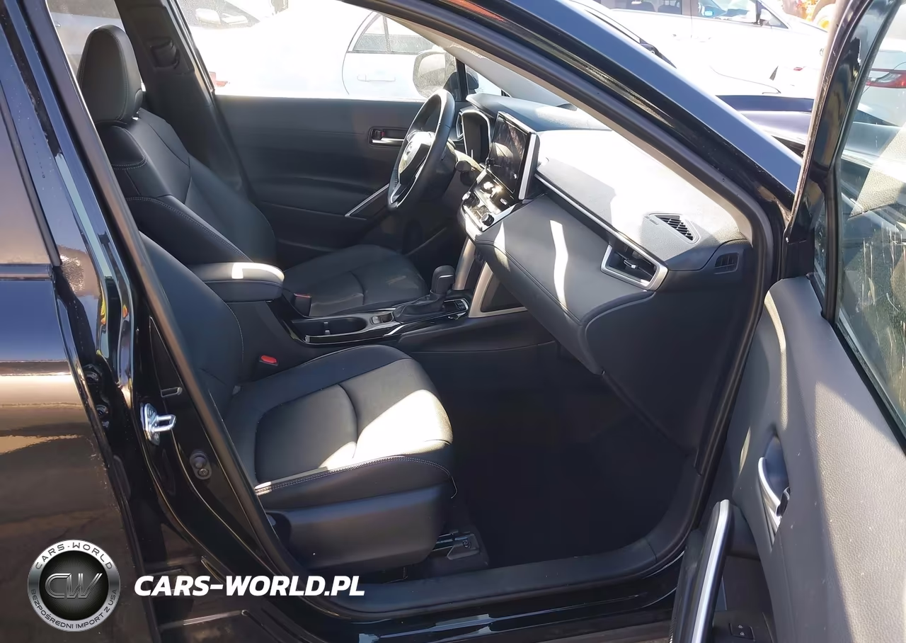 2025 Toyota Corolla Cross Xle VIN:7MUDAABG2SV145996 - 5