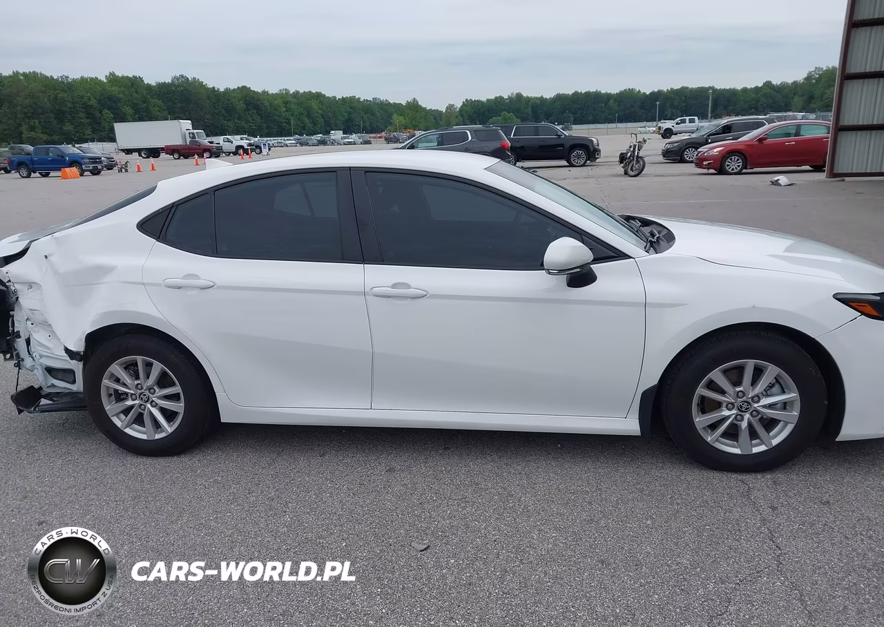 2025 Toyota Camry Le VIN:4T1DAACK9SU103958 - 13