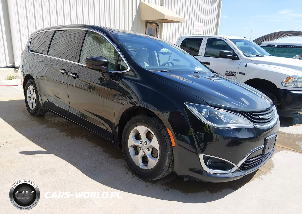 2018 Chrysler Pacifica Hybrid Touring Plus