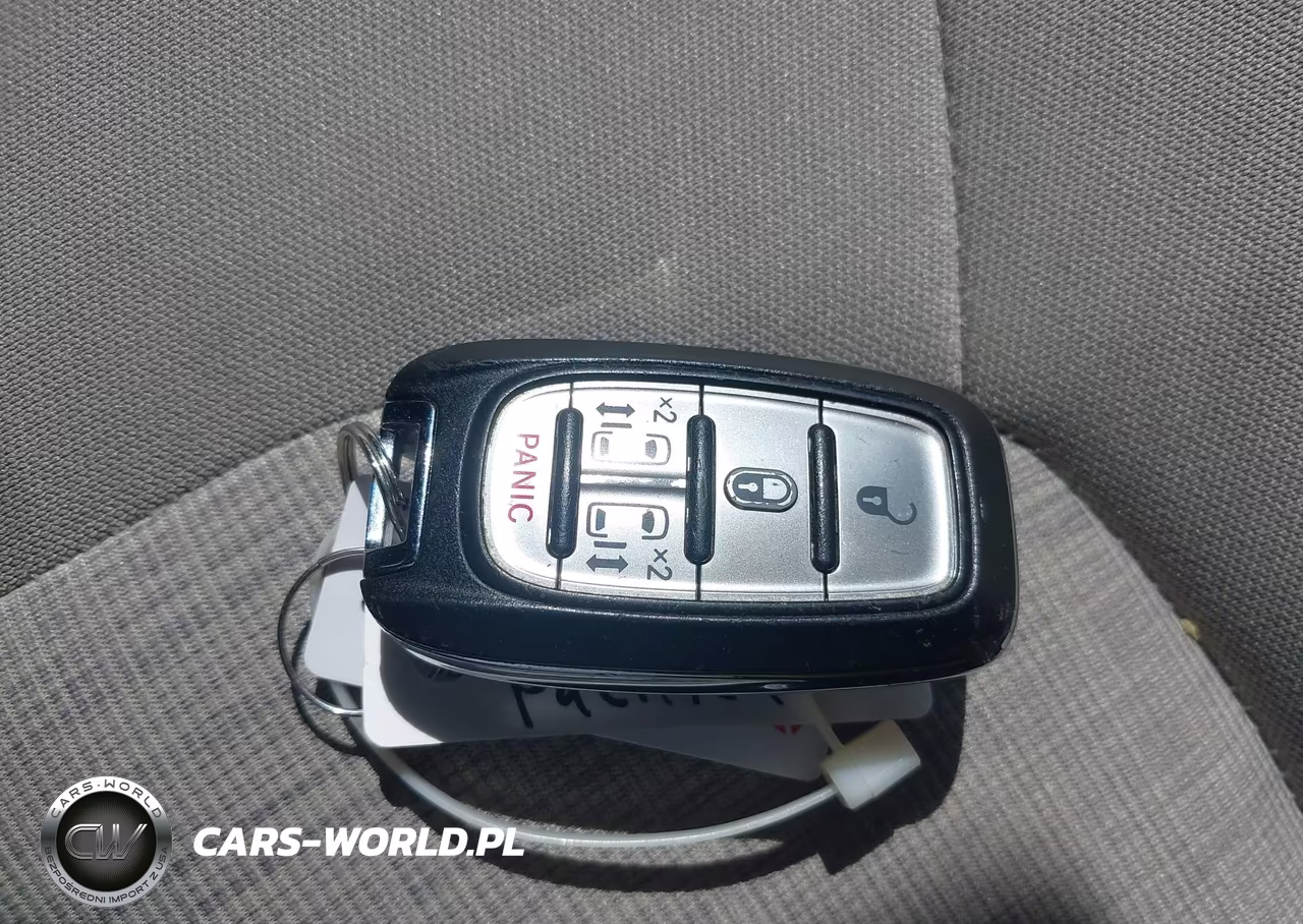 2018 Chrysler Pacifica Hybrid Touring Plus VIN:2C4RC1H73JR163612 - 11