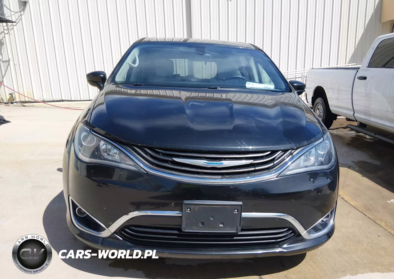 2018 Chrysler Pacifica Hybrid Touring Plus VIN:2C4RC1H73JR163612 - 14