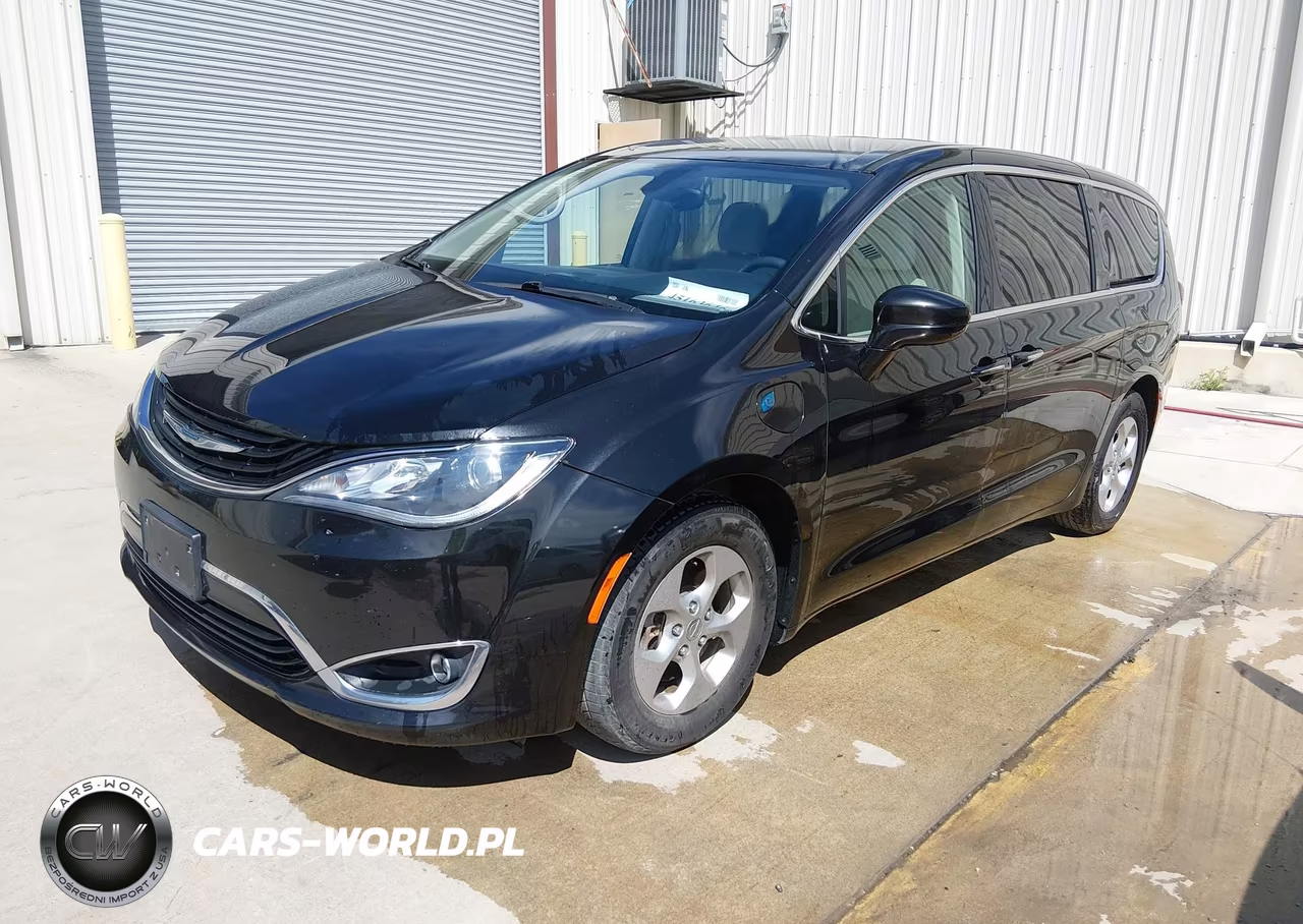 2018 Chrysler Pacifica Hybrid Touring Plus VIN:2C4RC1H73JR163612 - 2