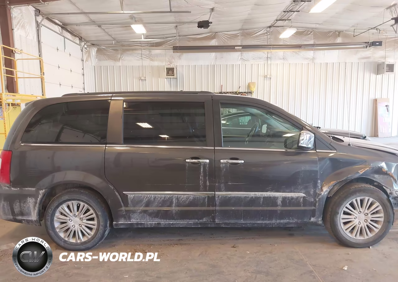 2016 Chrysler Town & Country Touring-L VIN:2C4RC1CG0GR261349 - 13