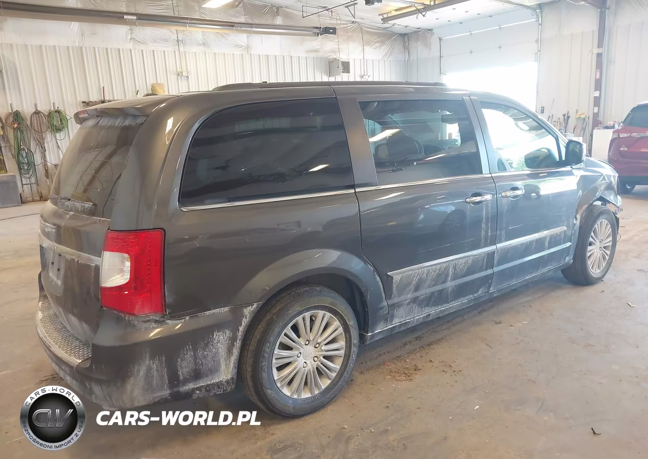 2016 Chrysler Town & Country Touring-L VIN:2C4RC1CG0GR261349 - 4