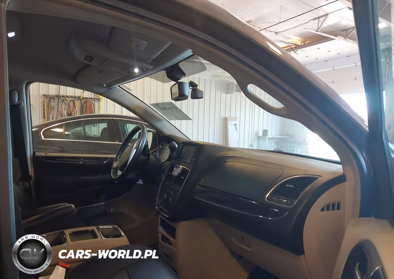 2016 Chrysler Town & Country Touring-L VIN:2C4RC1CG0GR261349 - 5
