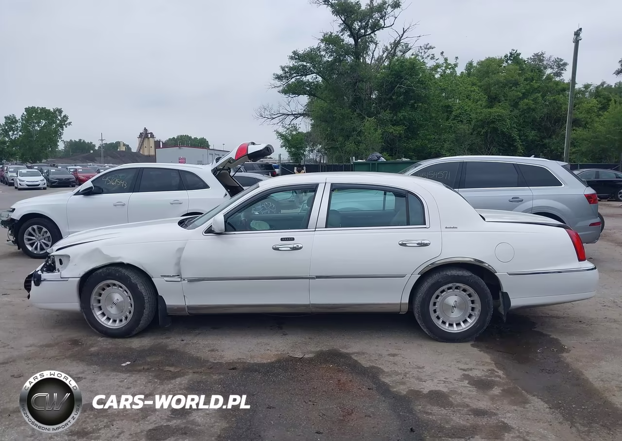 2002 Lincoln Town Car Executive VIN:1LNHM81W02Y611445 - 14