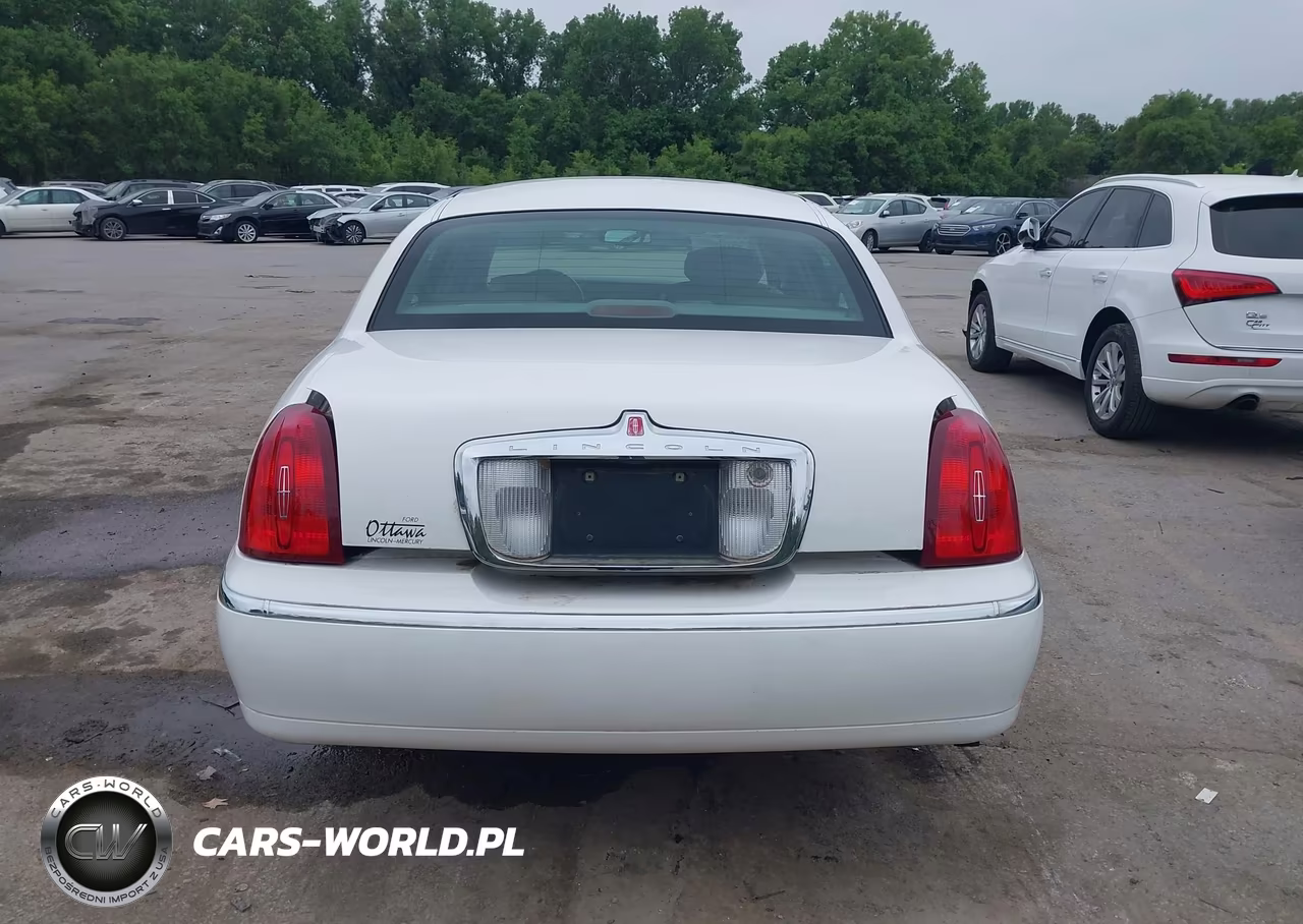 2002 Lincoln Town Car Executive VIN:1LNHM81W02Y611445 - 16