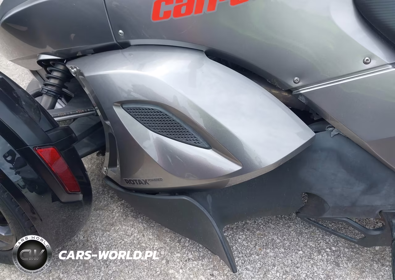 2013 Can-Am Spyder Roadster Rs-Rs-S VIN:2BXNABC1XDV000853 - 9
