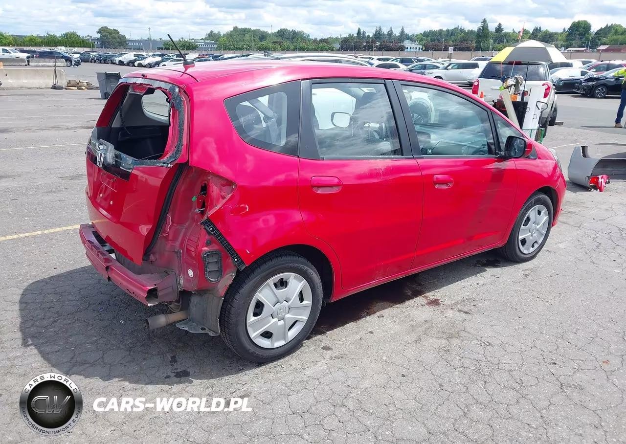 2013 Honda Fit VIN:JHMGE8H35DC038999 - 4