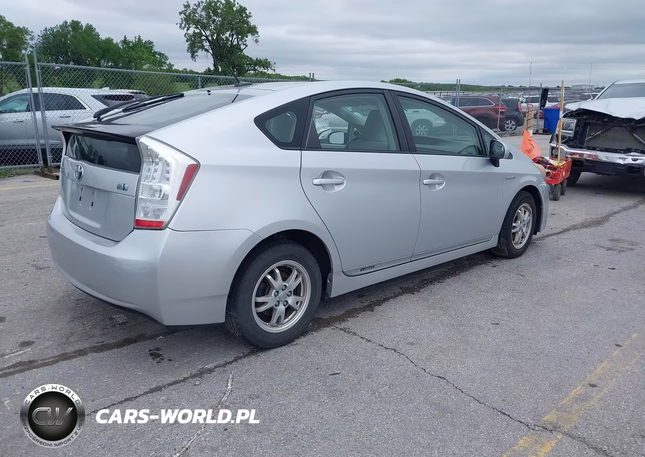 2011 Toyota Prius Three VIN:JTDKN3DU7B1425396 - 4