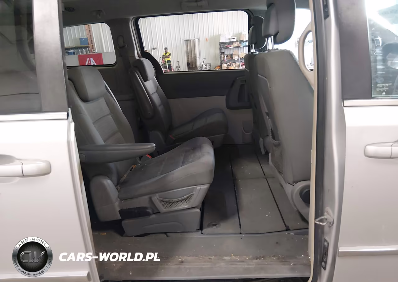 2010 Chrysler Town & Country Touring VIN:2A4RR5D15AR494595 - 8