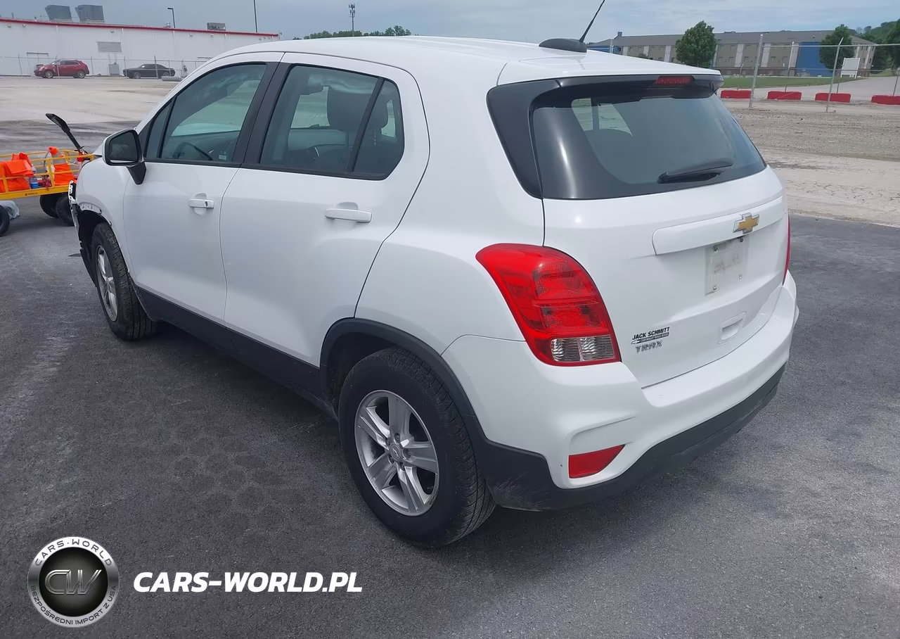 2019 Chevrolet Trax Ls VIN:3GNCJKSB1KL323409 - 3