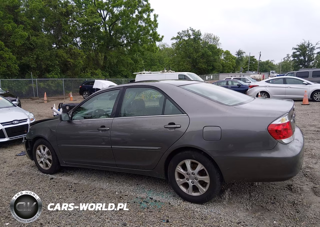 2005 Toyota Camry Xle VIN:4T1BE30K85U527566 - 15