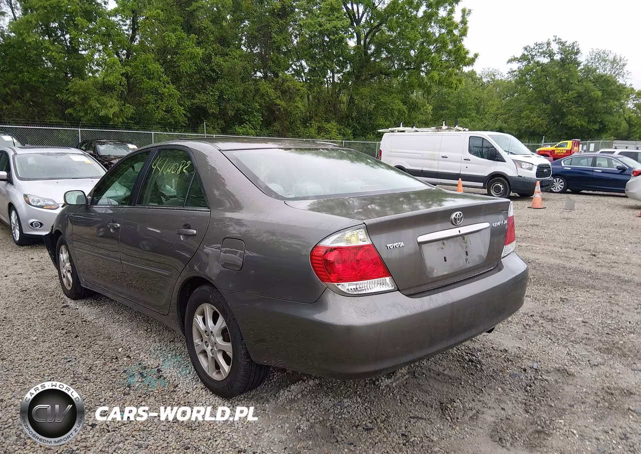 2005 Toyota Camry Xle VIN:4T1BE30K85U527566 - 3