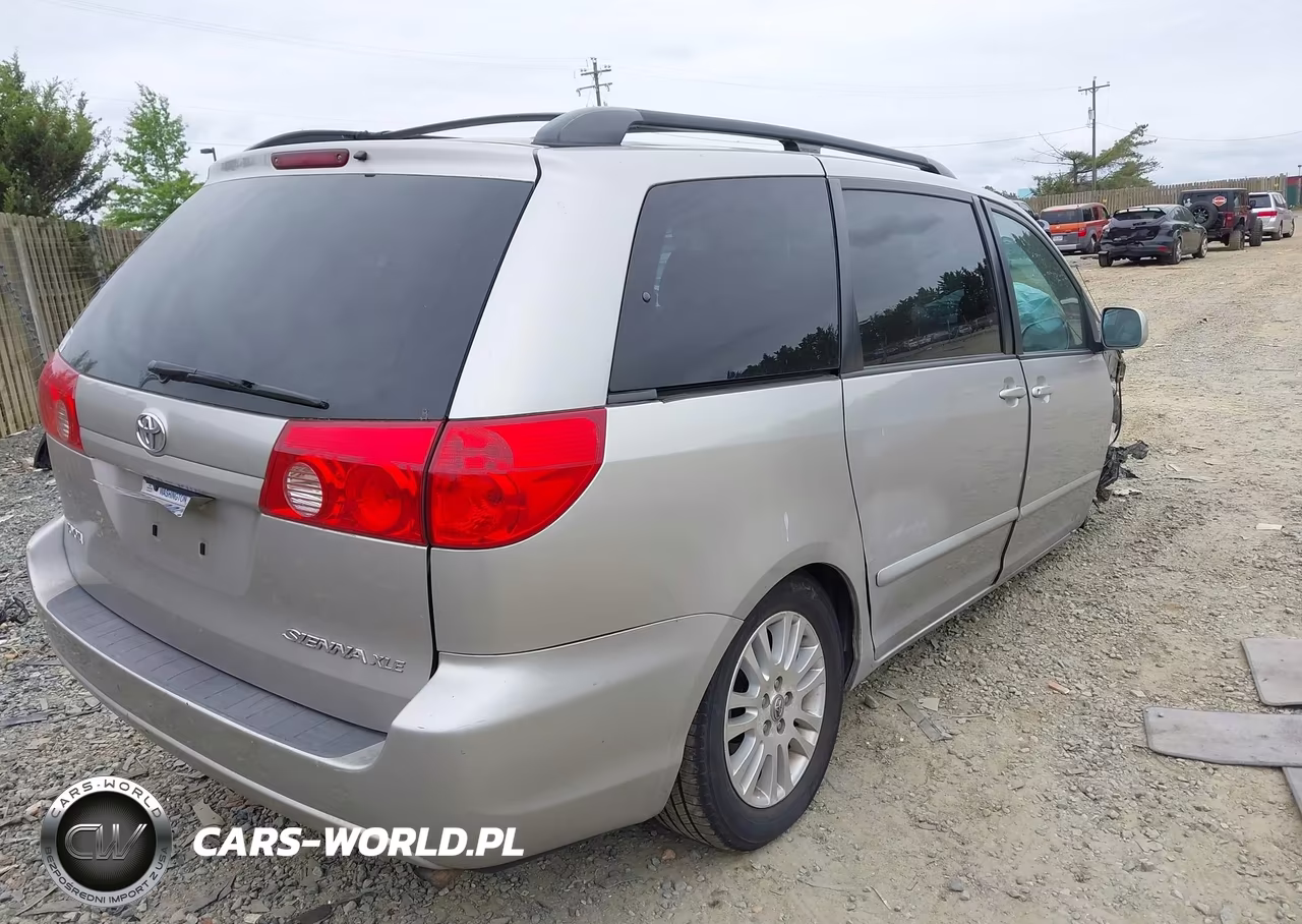 2010 Toyota Sienna Xle VIN:5TDYK4CC4AS302593 - 4