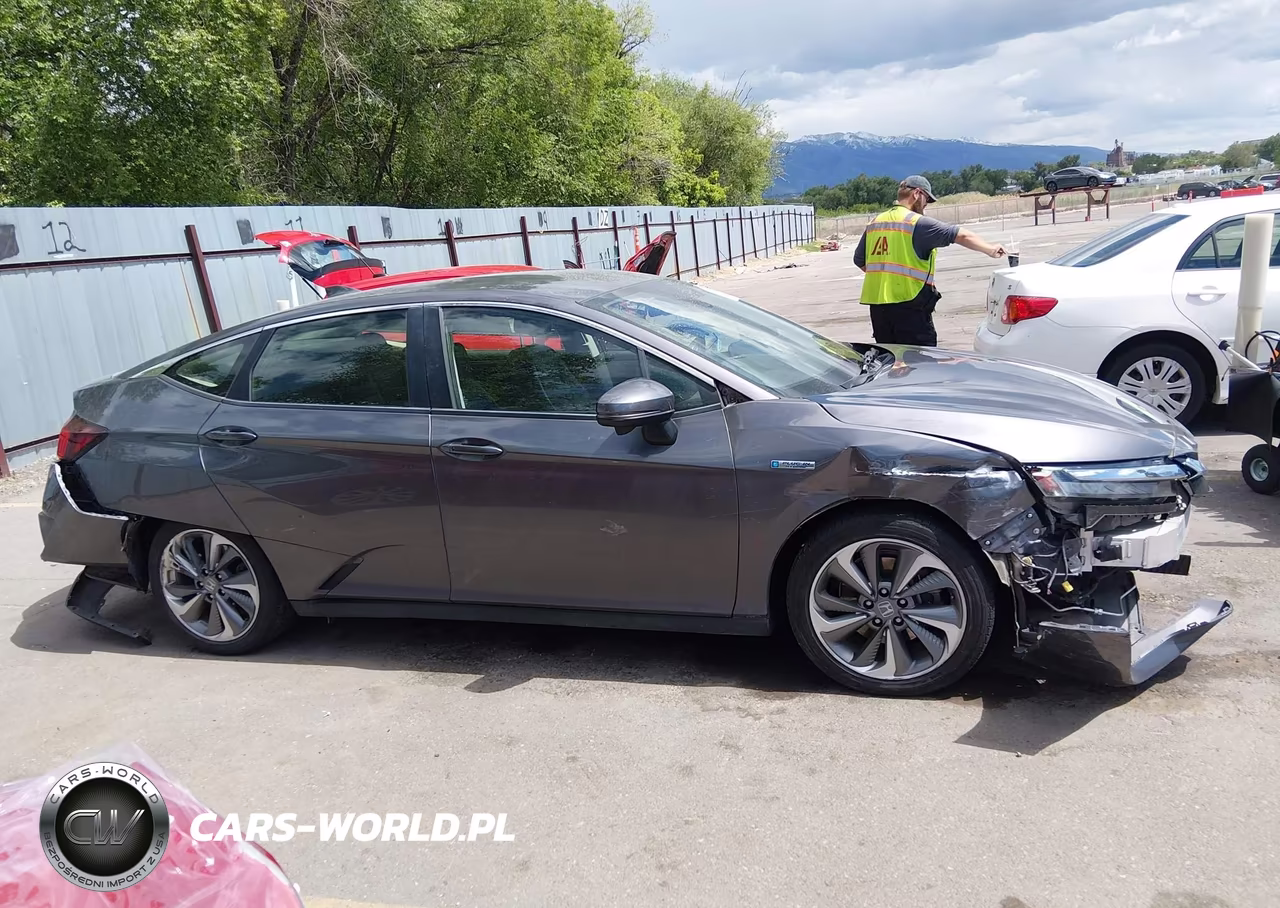 2018 Honda Clarity Plug-In Hybrid Touring VIN:JHMZC5F34JC004516 - 14